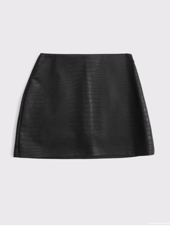 Abercrombie & Fitch Dresses & Skirts - Abercrombie & Fitch Black Croc-Embossed Faux Leather Mini Skirt